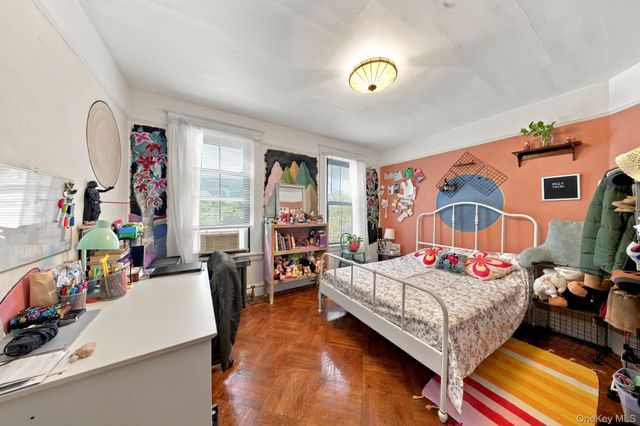 8401 104th Street, Richmond Hill, NY 11418