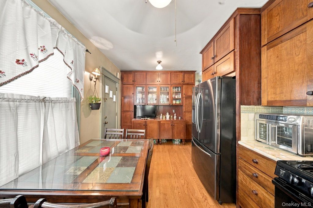 8401 104th Street, Richmond Hill, NY 11418 — photo 4
