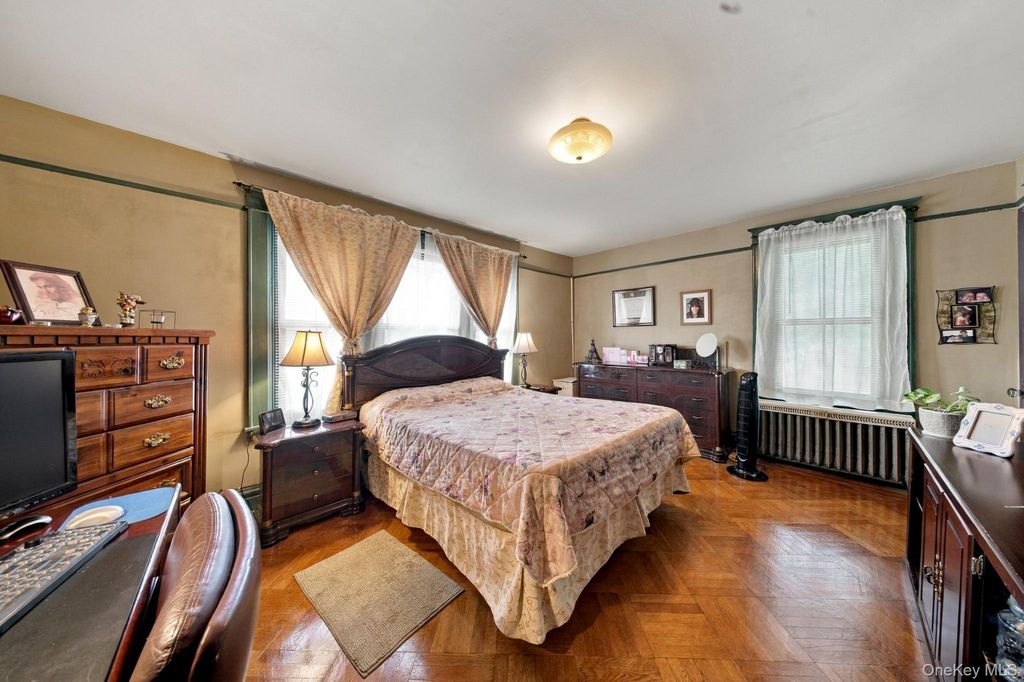 8401 104th Street, Richmond Hill, NY 11418 — photo 5