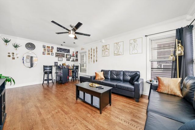 4943 W Melrose Street, Chicago, IL 60641