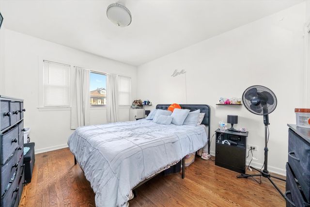 4943 W Melrose Street, Chicago, IL 60641