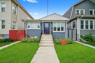 4943 W Melrose Street, Chicago, IL 60641