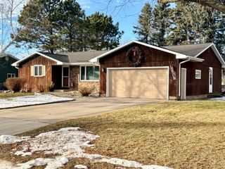 1502 Indian Hill Road, Worthington, MN 56187