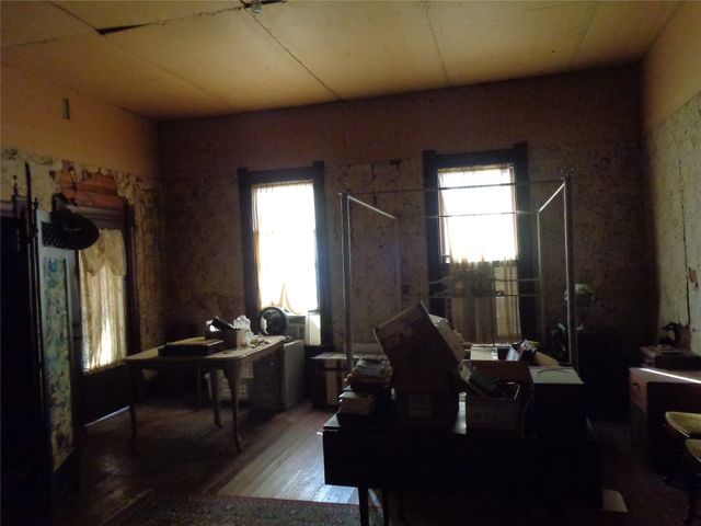 506 S 3rd Street, Grandview, TX 76050