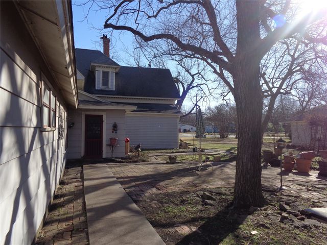 506 S 3rd Street, Grandview, TX 76050