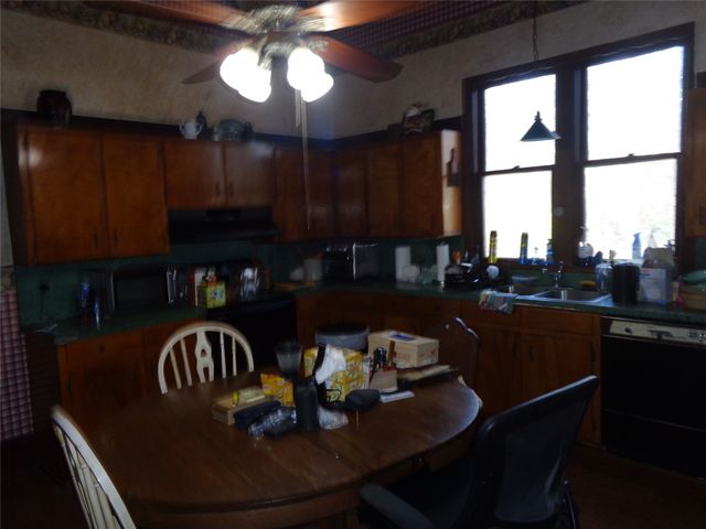 506 S 3rd Street, Grandview, TX 76050