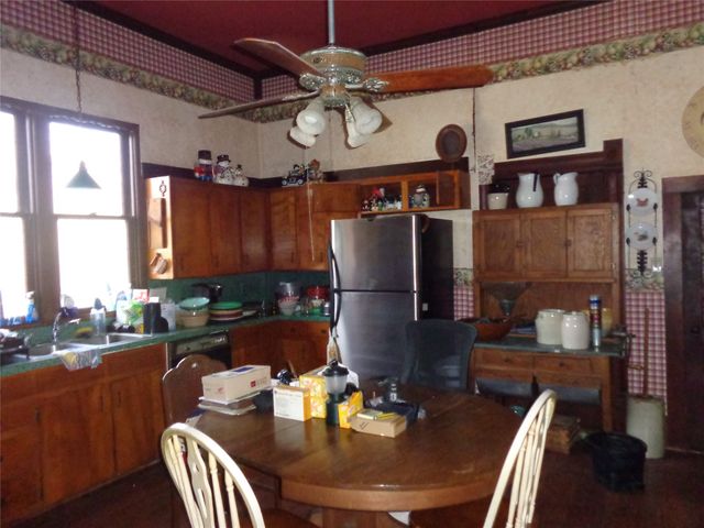 506 S 3rd Street, Grandview, TX 76050