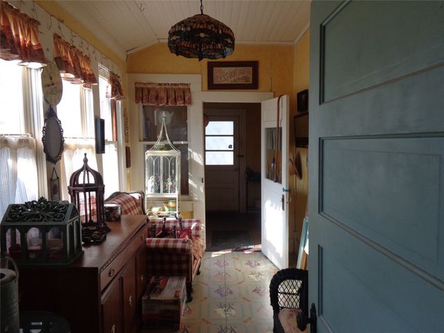 506 S 3rd Street, Grandview, TX 76050