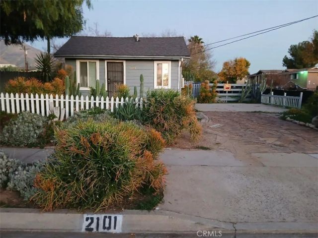 2111 Orange St, Highland, CA 92346