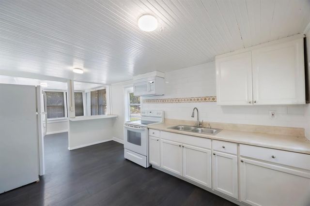 325 41ST STREET N, St Petersburg, FL 33713