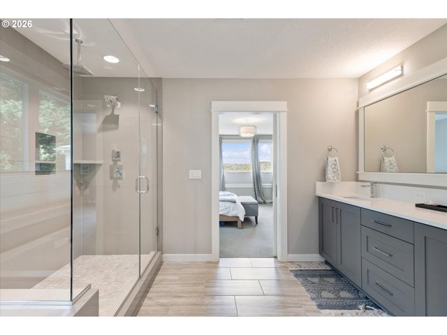 233 S VERMONT St, Portland, OR 97219