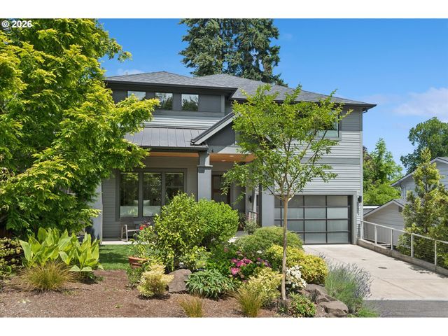 233 S VERMONT St, Portland, OR 97219