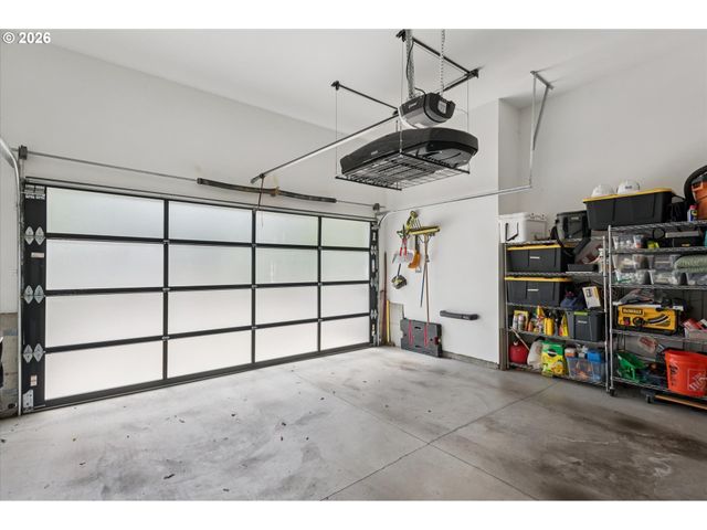 233 S VERMONT St, Portland, OR 97219