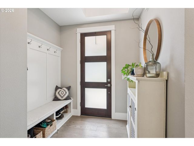 233 S VERMONT St, Portland, OR 97219