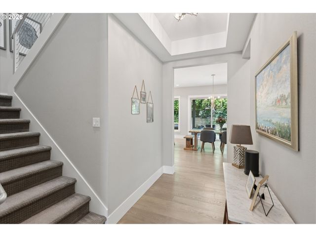 233 S VERMONT St, Portland, OR 97219