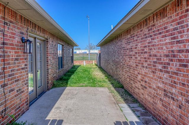 1105 Golden Leaf Drive, Moore, OK 73160