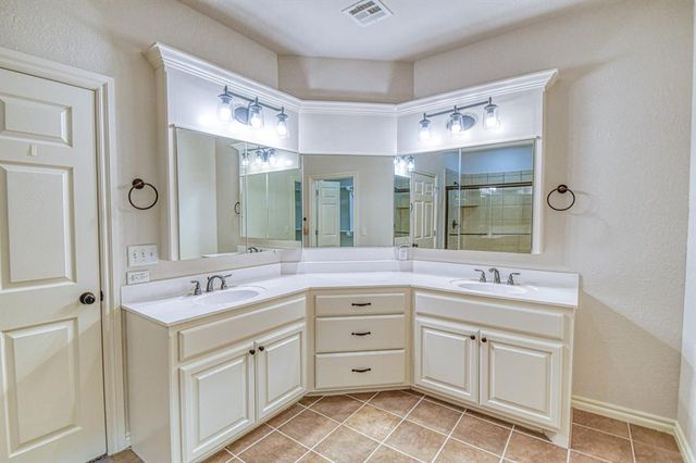 1105 Golden Leaf Drive, Moore, OK 73160