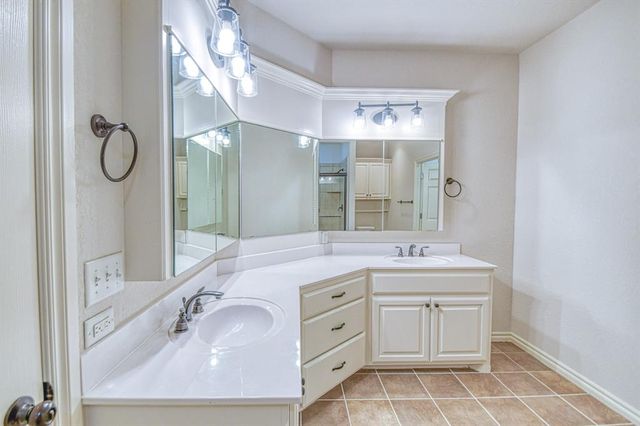 1105 Golden Leaf Drive, Moore, OK 73160