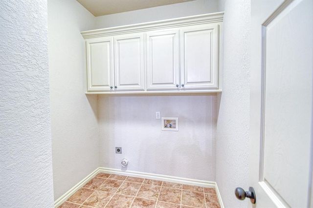 1105 Golden Leaf Drive, Moore, OK 73160