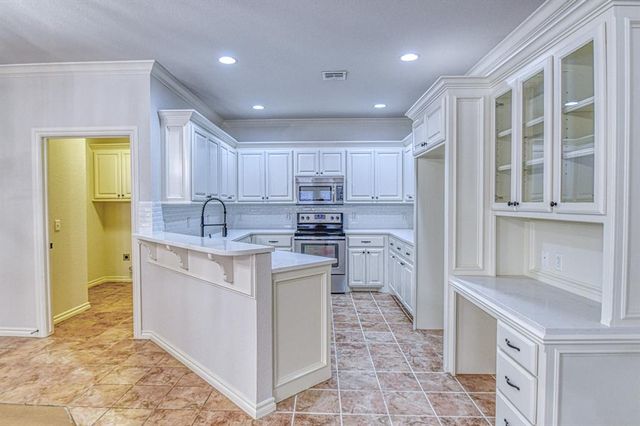 1105 Golden Leaf Drive, Moore, OK 73160