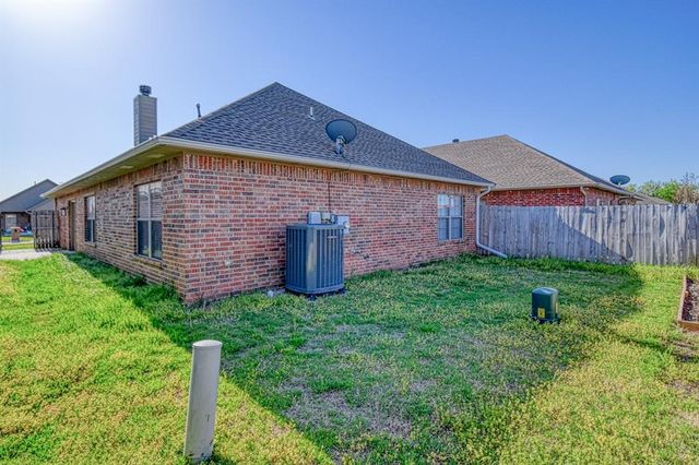 1105 Golden Leaf Drive, Moore, OK 73160
