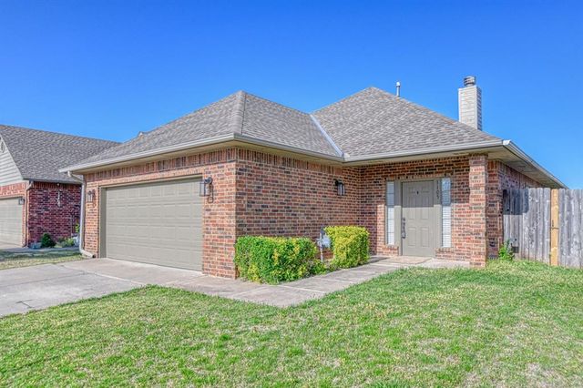 1105 Golden Leaf Drive, Moore, OK 73160