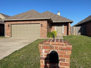 1105 Golden Leaf Drive, Moore, OK 73160