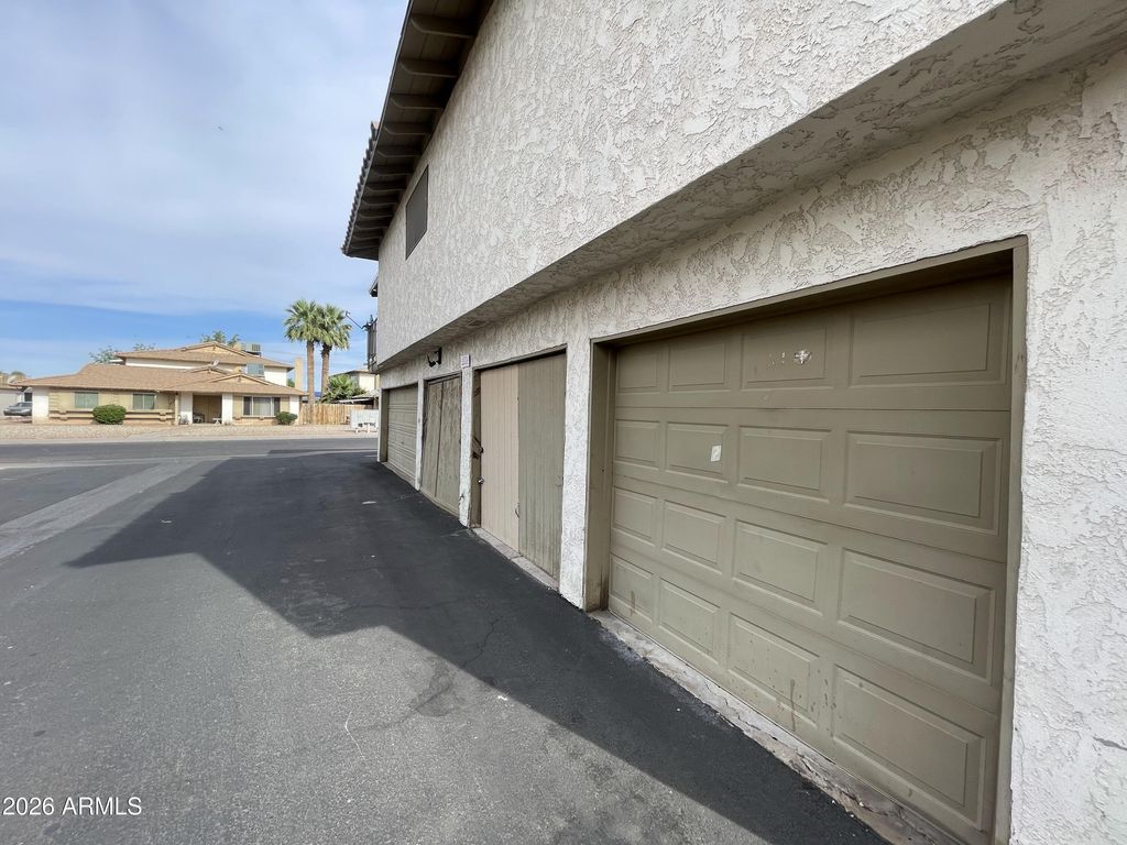 Image 2 of property listing at 4421 N 53RD Lane, Phoenix, AZ 85031