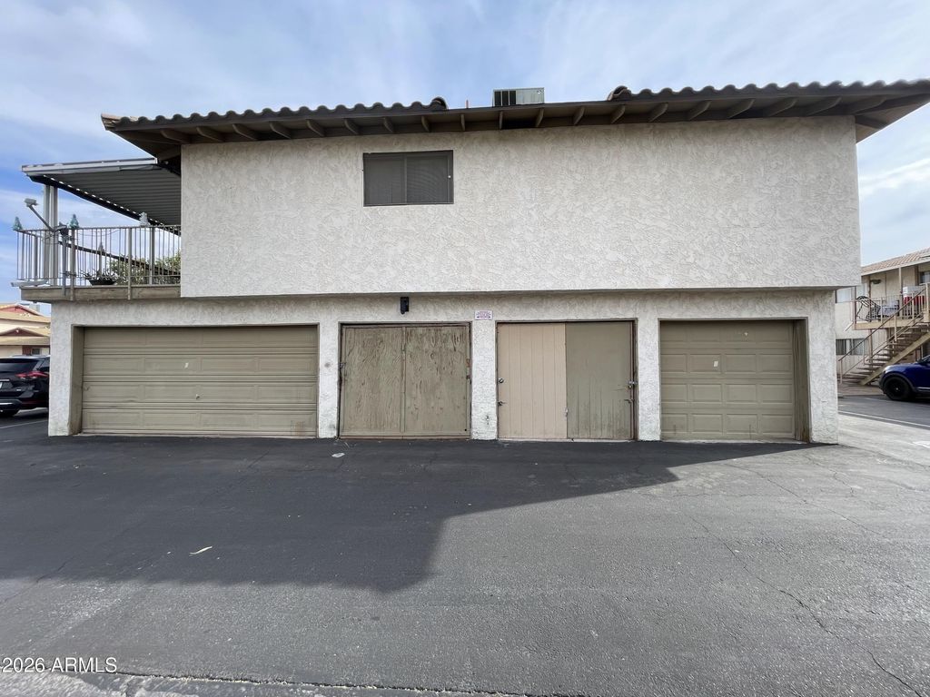 Image 3 of property listing at 4421 N 53RD Lane, Phoenix, AZ 85031