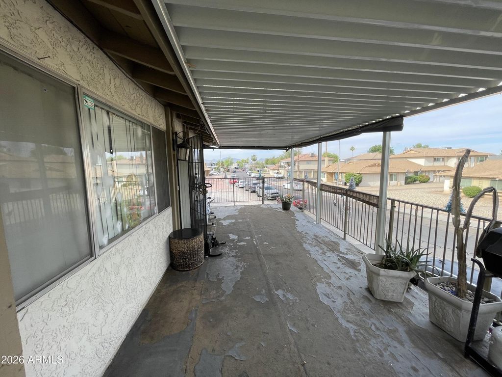 Image 6 of property listing at 4421 N 53RD Lane, Phoenix, AZ 85031