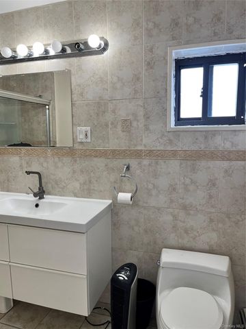 340 Julius Road 9D, College Point, NY 11356
