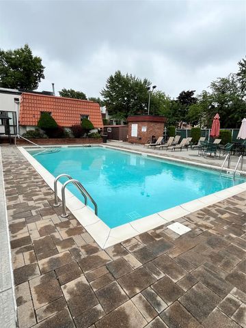 340 Julius Road 9D, College Point, NY 11356