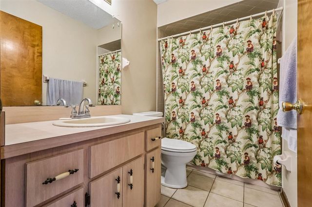 931 CR 457A, Lake Panasoffkee, FL 33538