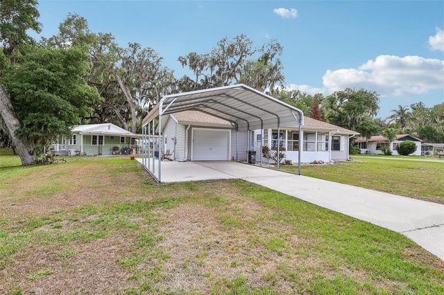 931 CR 457A, Lake Panasoffkee, FL 33538