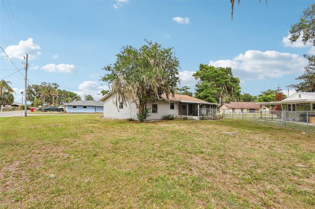 931 CR 457A, Lake Panasoffkee, FL 33538