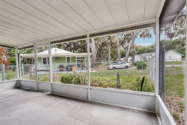 931 CR 457A, Lake Panasoffkee, FL 33538