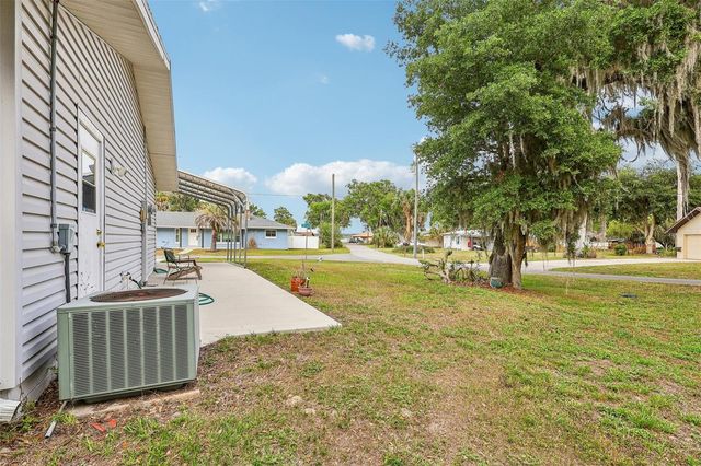 931 CR 457A, Lake Panasoffkee, FL 33538