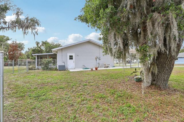 931 CR 457A, Lake Panasoffkee, FL 33538