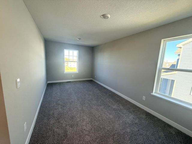 8337 Brumby Trail, Woodbury, MN 55129