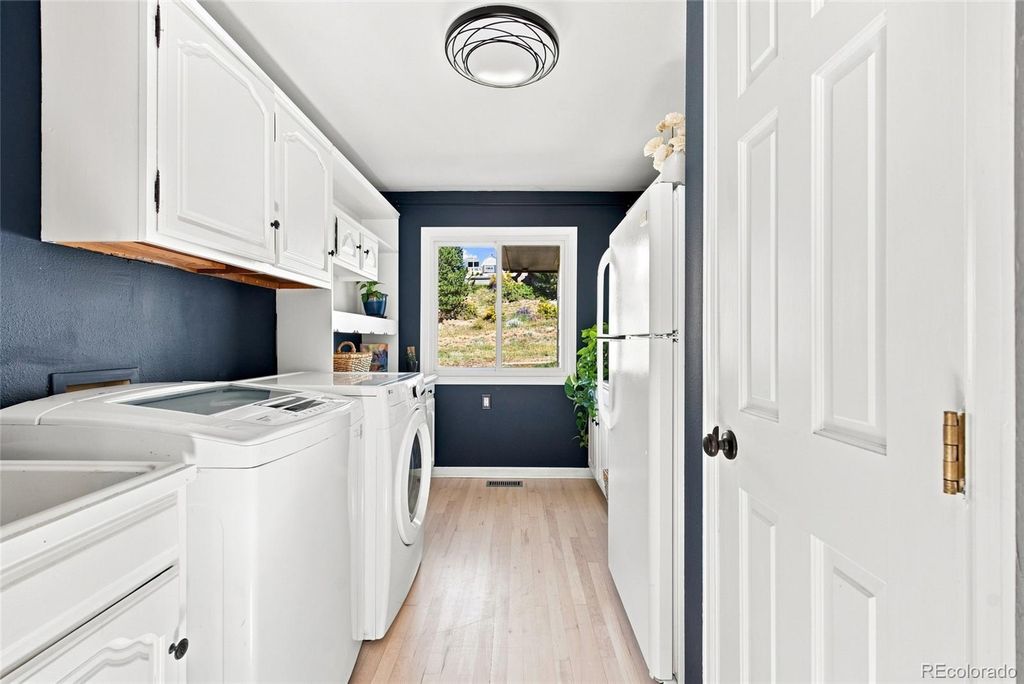 Image 13 of property listing at 7084 Fox Paw Trail, Littleton, CO 80125