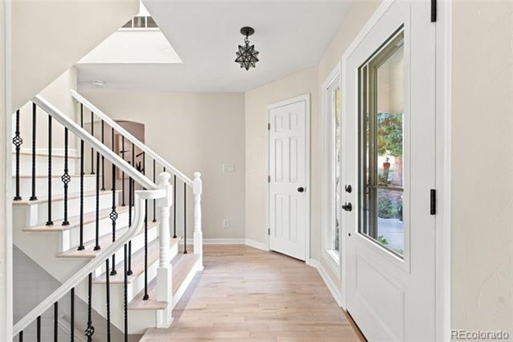Image 2 of property listing at 7084 Fox Paw Trail, Littleton, CO 80125
