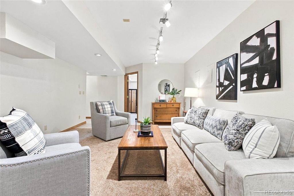 Image 21 of property listing at 7084 Fox Paw Trail, Littleton, CO 80125
