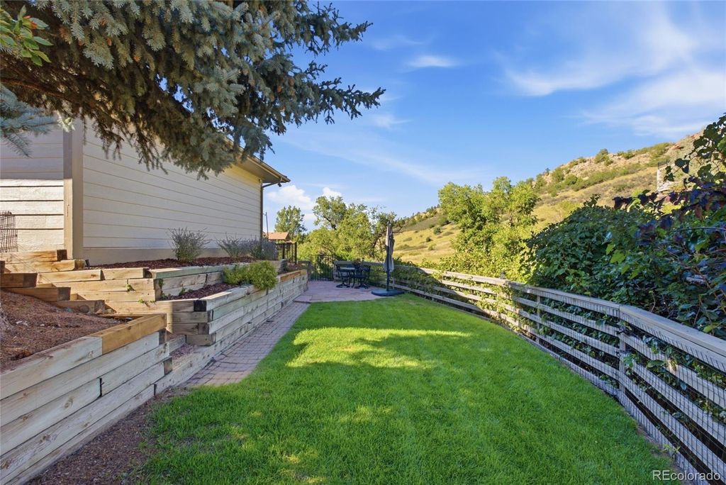 Image 40 of property listing at 7084 Fox Paw Trail, Littleton, CO 80125
