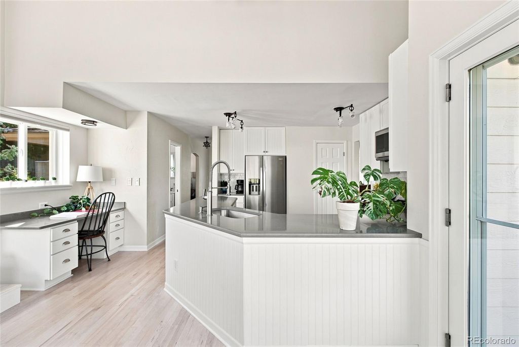Image 9 of property listing at 7084 Fox Paw Trail, Littleton, CO 80125