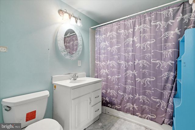 2506 S EADS ST, Arlington, VA 22202