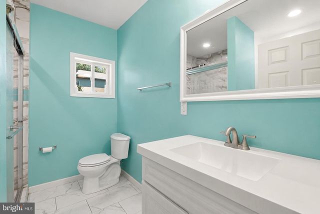 2506 S EADS ST, Arlington, VA 22202