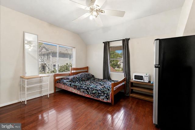 2506 S EADS ST, Arlington, VA 22202