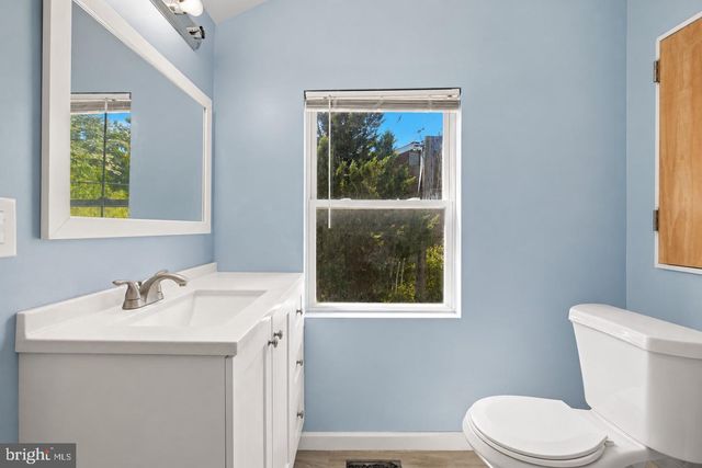 2506 S EADS ST, Arlington, VA 22202