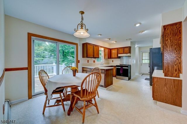 2 Pembroke Ct, Jefferson Twp., NJ 07438