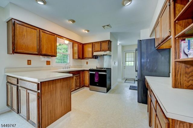 2 Pembroke Ct, Jefferson Twp., NJ 07438
